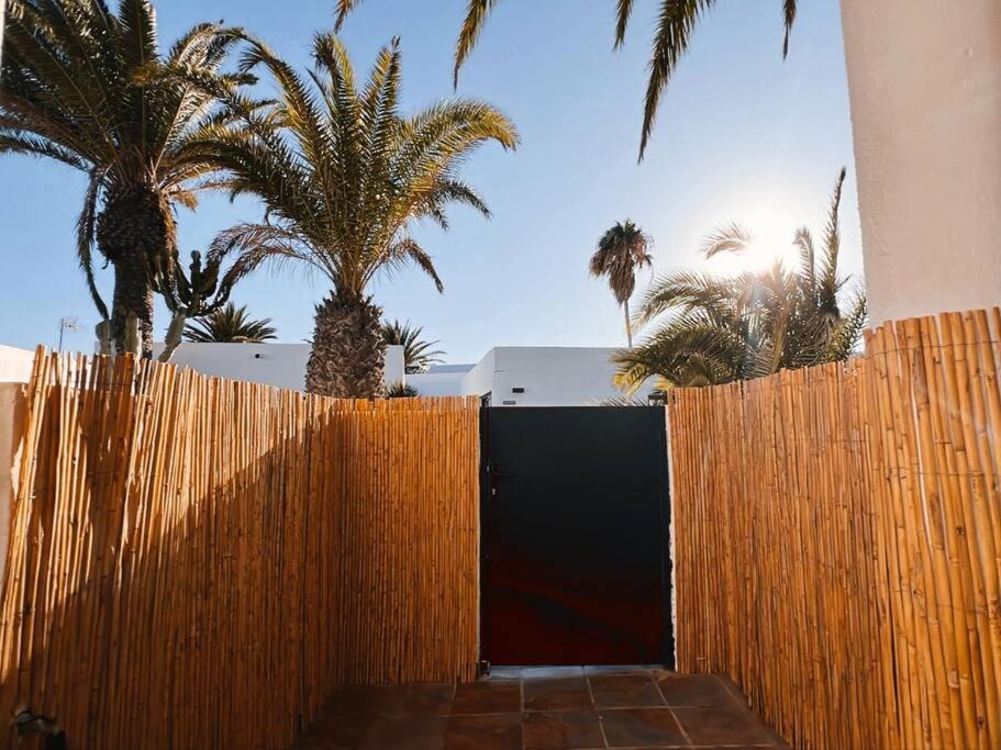 Rockbeach Bungalow Costa Teguise Exteriör bild