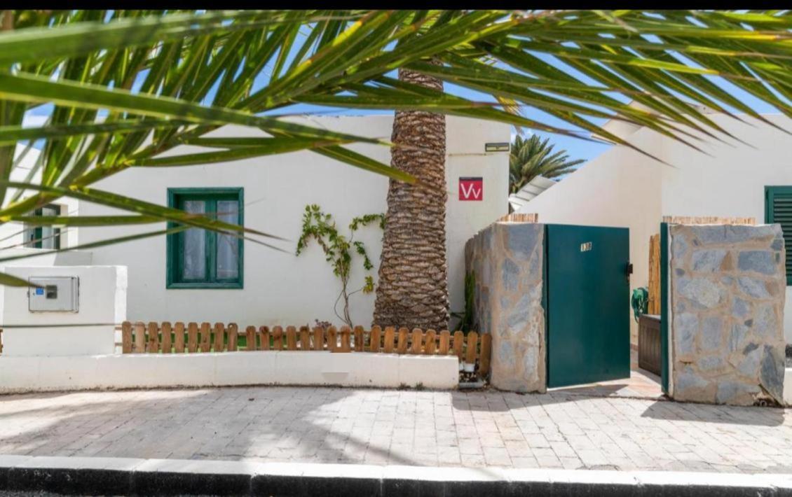Rockbeach Bungalow Costa Teguise Exteriör bild